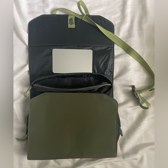 REI Bags Rei Hanging Toiletries Case Olive Green Color Poshmark